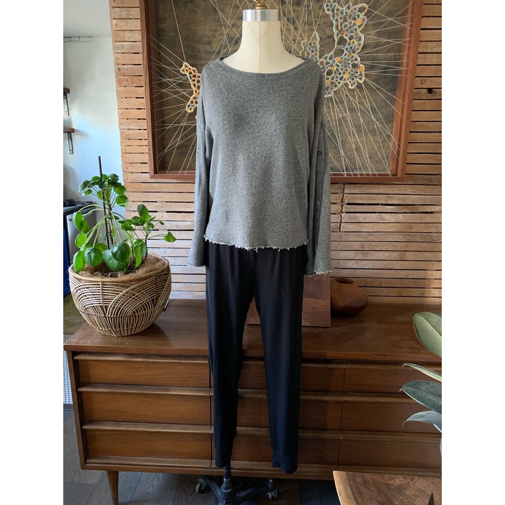 Splendid Gray Pullover Snap Sleeves